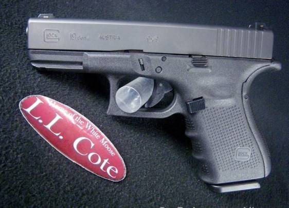 You are currently viewing Why the FBI and Police Prefer the Glock 23 to the Glock 19